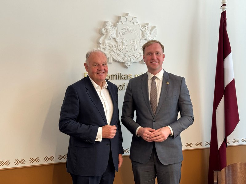 Bild mit Viktors Valainis.jpg