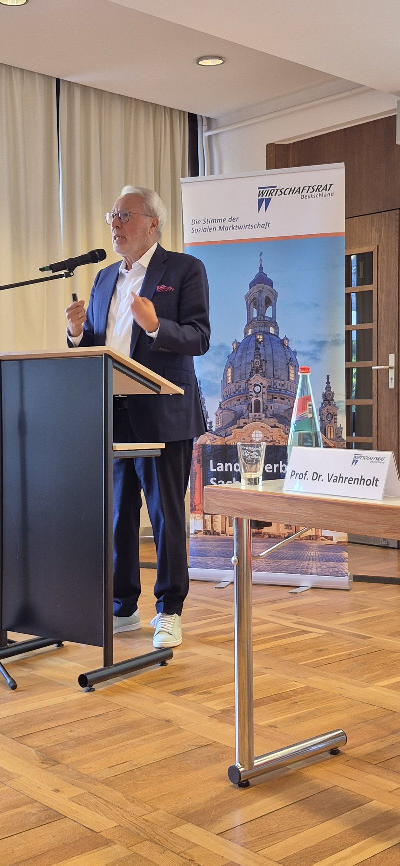 2026-04-15_VA mit Prof. Vahrenholt_Foto2.jpg