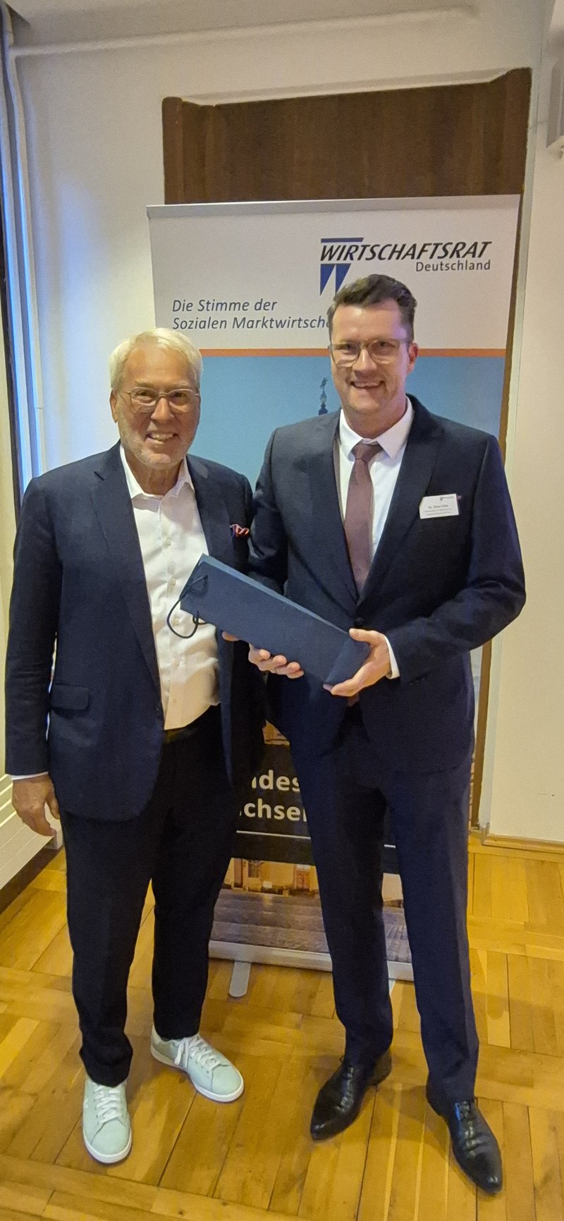 2026-04-15_VA mit Prof. Vahrenholt_Foto3.jpg