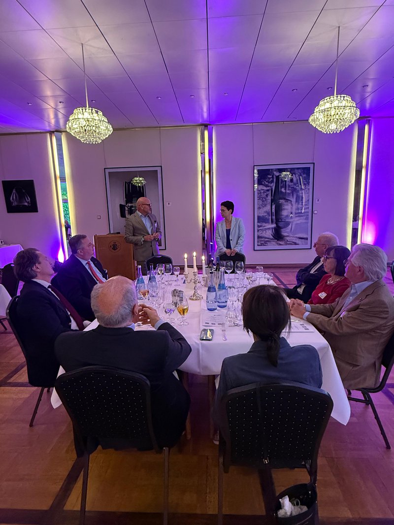 Spargelessen Bild Begrüßung