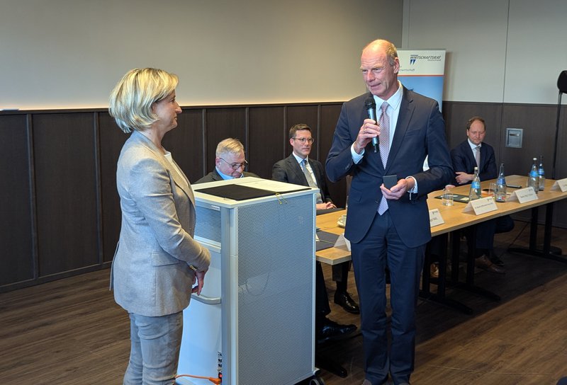 Übergabe Wirtschaftsmedaille an Joachim Rudolf