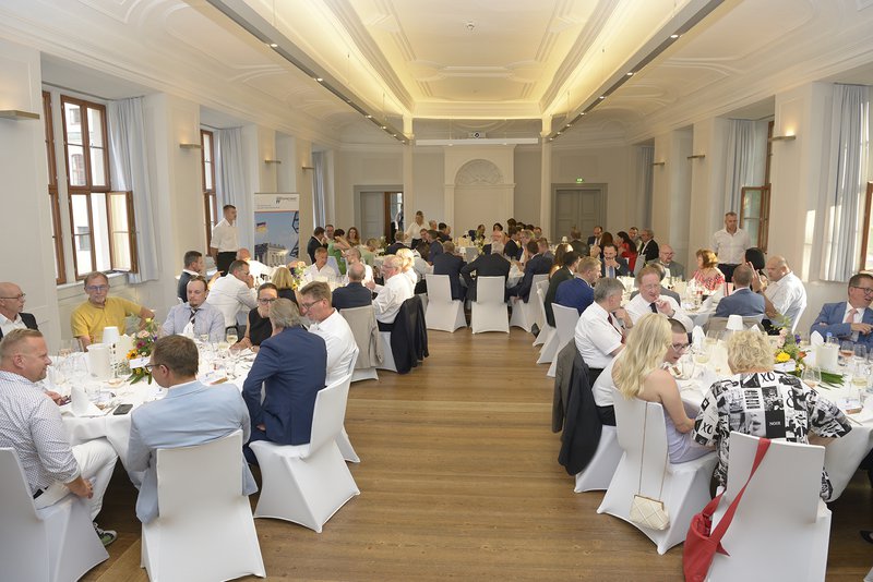 gewehrsaal_totale_tischgespraeche_KSF0857.jpg